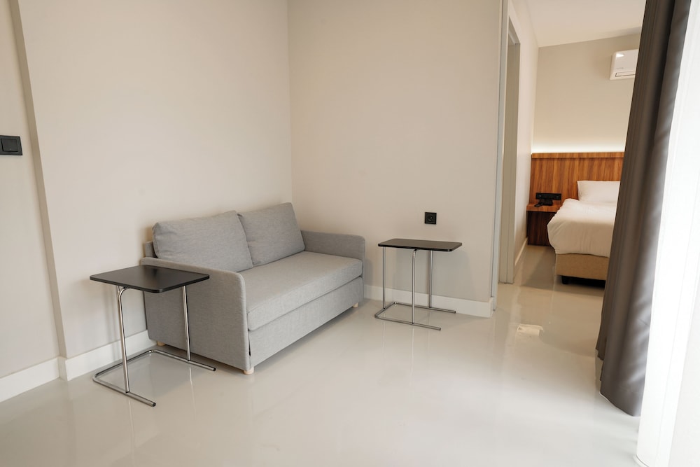 Joyful Hotel By Gnl