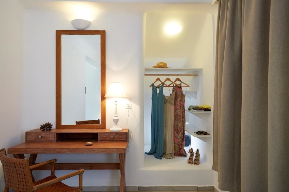 Black Rose Suites