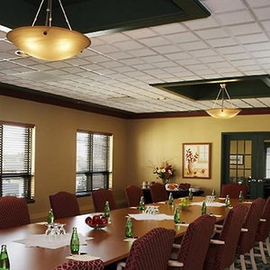 Hotel Temple Gardens Hotel & Spa cazare Moose Jaw