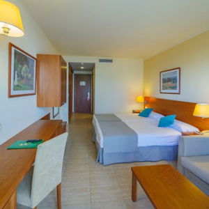 Hotel Dwo Sirius (Ex. Checkin Sirius) cazare Santa Susanna