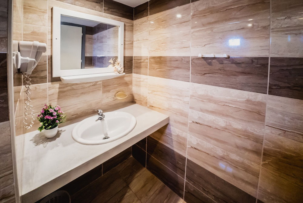 dal travel Cloud 9 Hotel