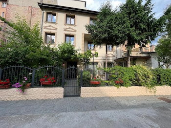 Hotel Cathedral Plaza Residences