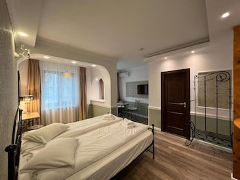 Cathedral Plaza Residences