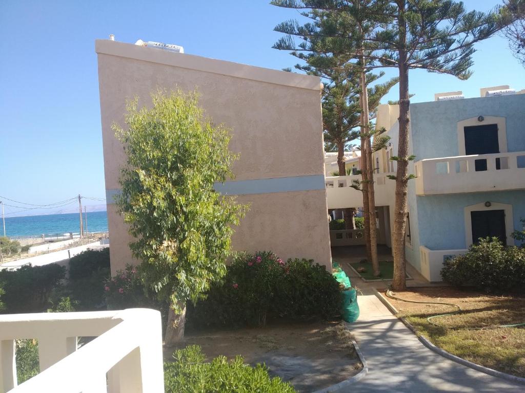 dal travel Niros Beachfront Apart Hotel