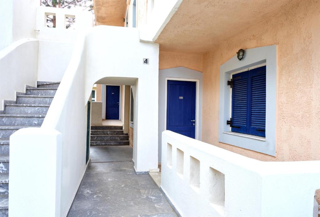 dal travel Niros Beachfront Apart Hotel
