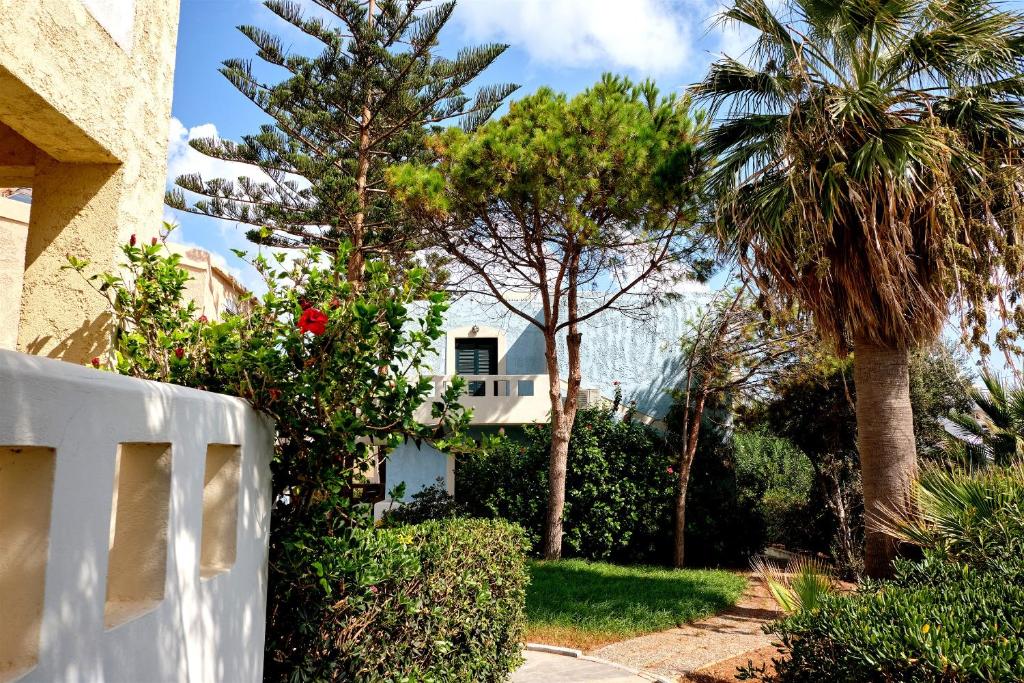 dal travel Niros Beachfront Apart Hotel
