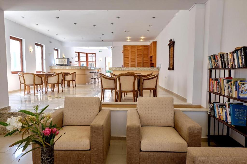 dal travel Niros Beachfront Apart Hotel