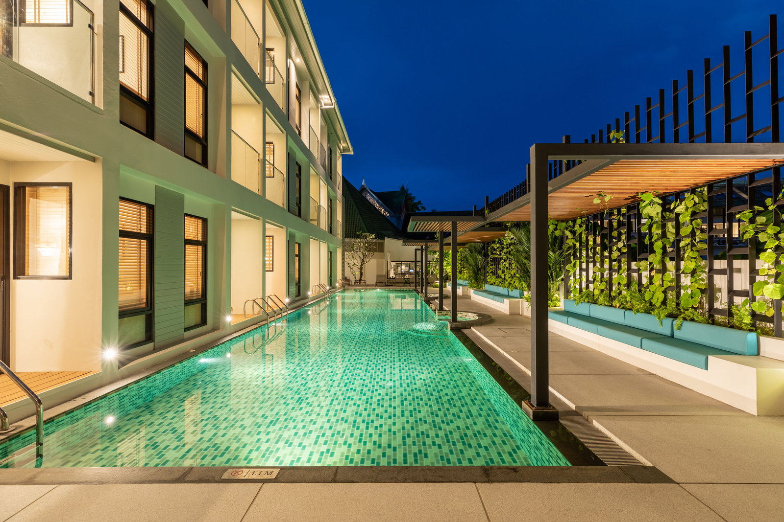 Hotel Outrigger Surin Beach Resort