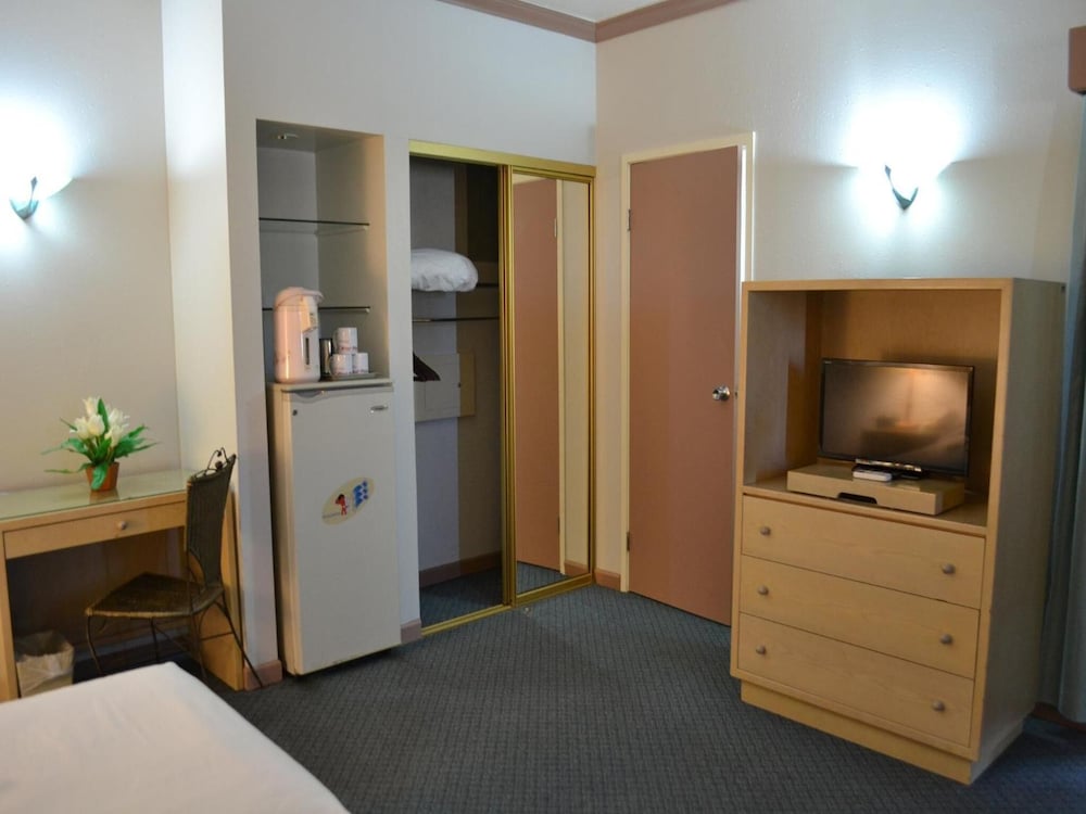 Hotel West Plaza Hotel Desekel