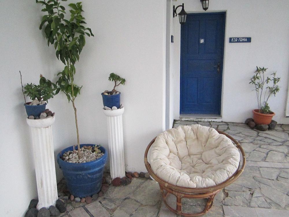 Santorini Breeze