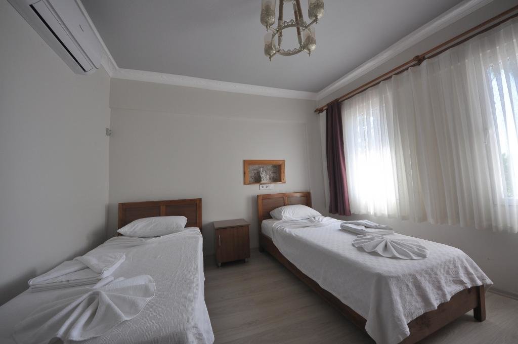 Hotel Queenbee Hotel
