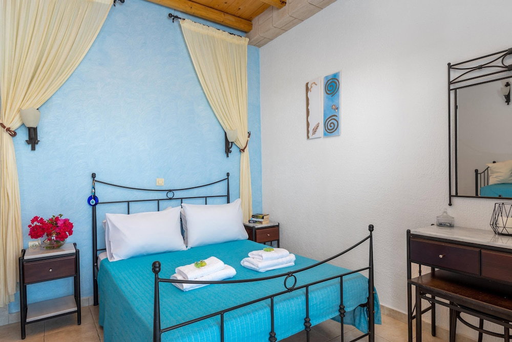 dal travel Agnanti Beach Studios