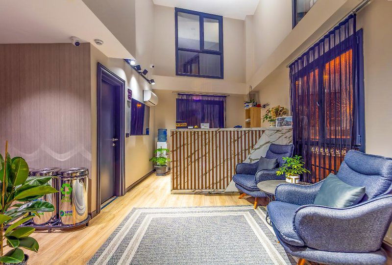 Hotel Lenora Airport Hotel