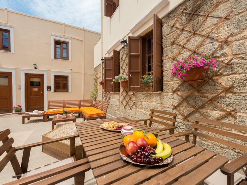 3 Charites Old Town