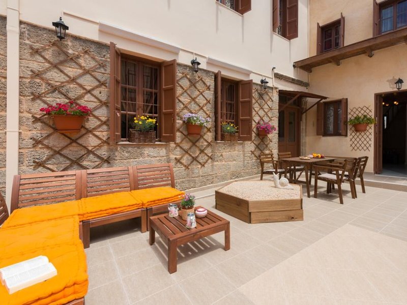 3 Charites Old Town