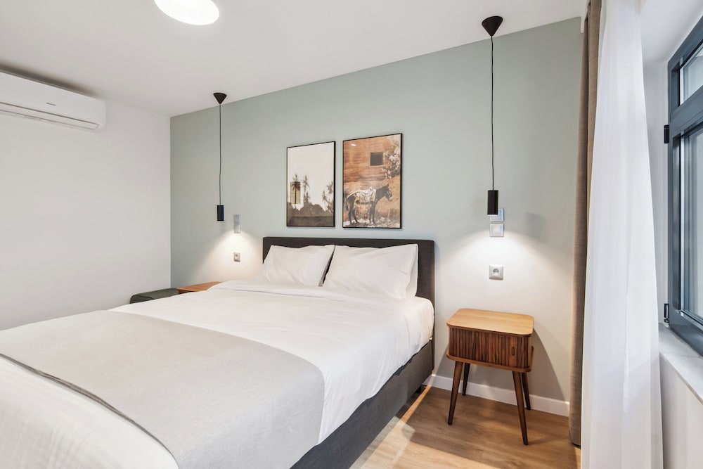 Hotel Limehome Piraeus Olive