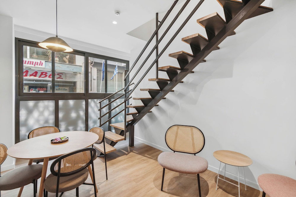 Limehome Piraeus Olive