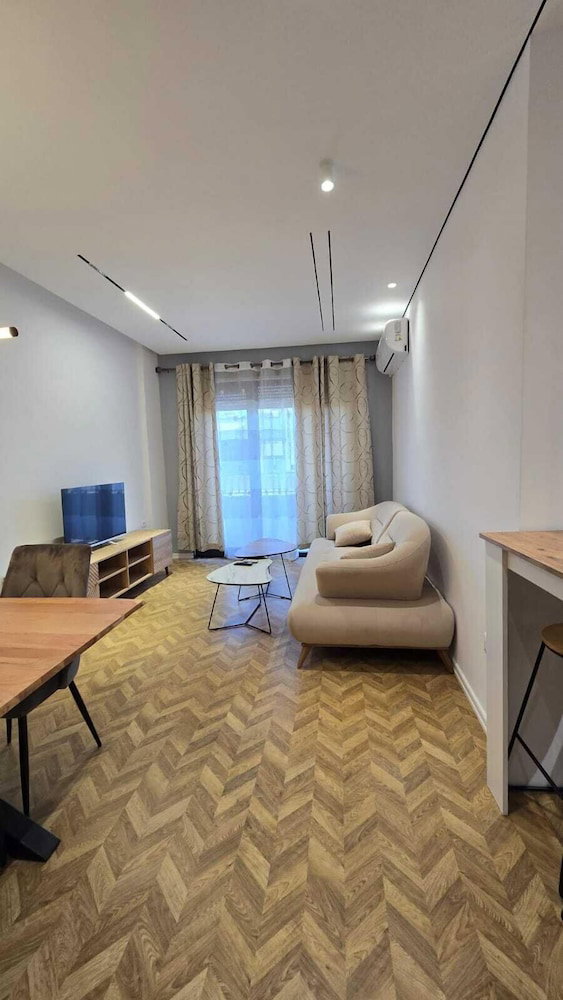 Hotel Tirent Apartment-Modern 1-Bedroom Stay Near Liqeni I Thatë