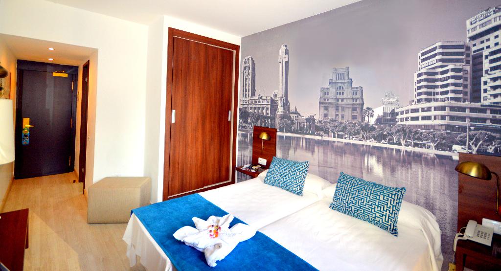 dal travel Adonis Plaza