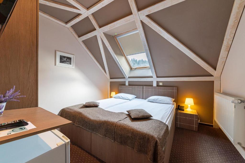Complex Hotelier Cota O Mie