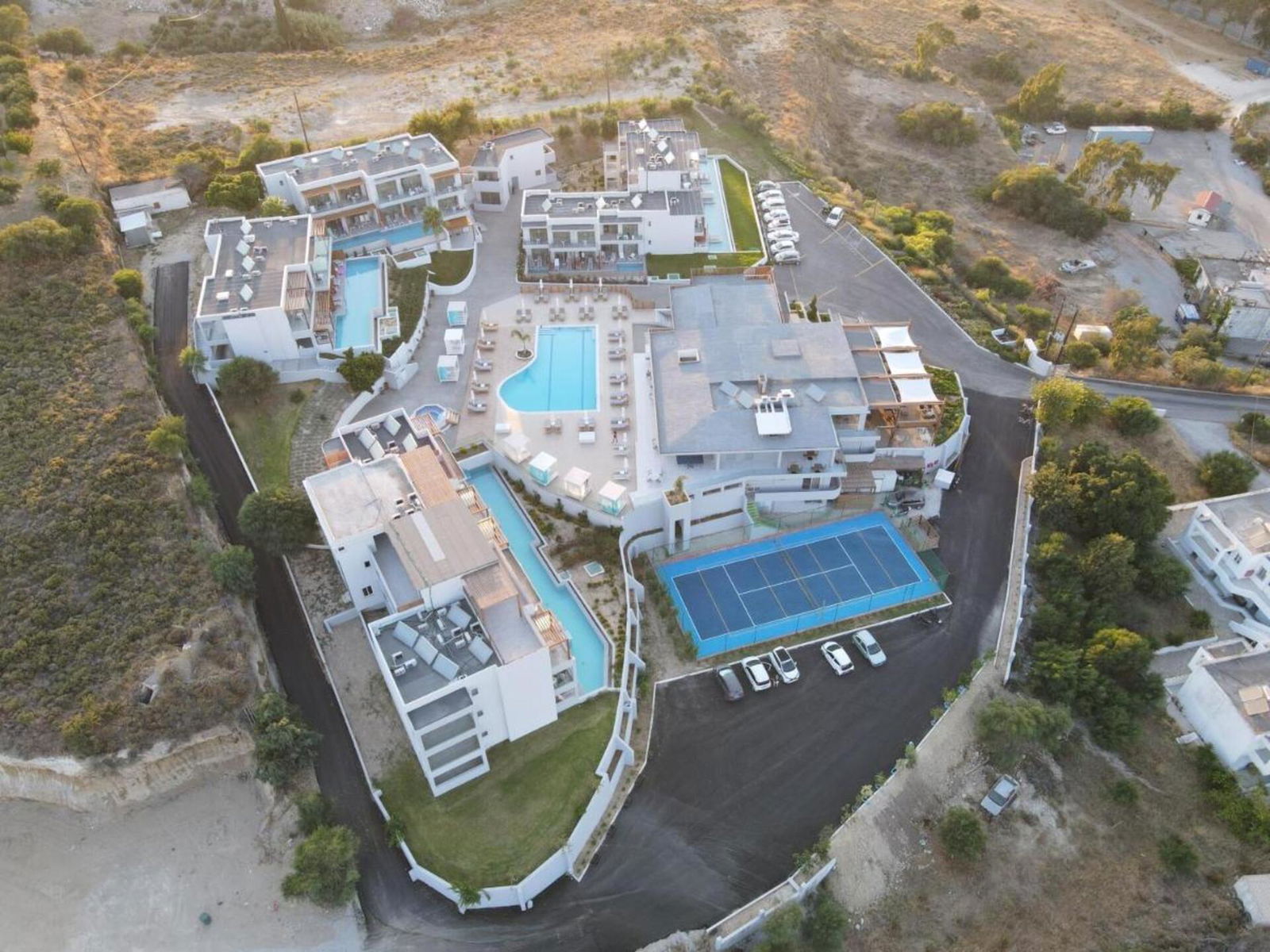 Hotel Harmony Crest Resort& Spa