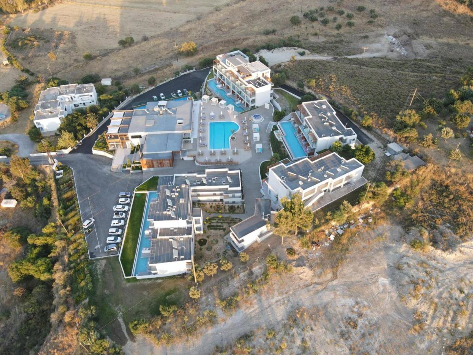 Harmony Crest Resort& Spa