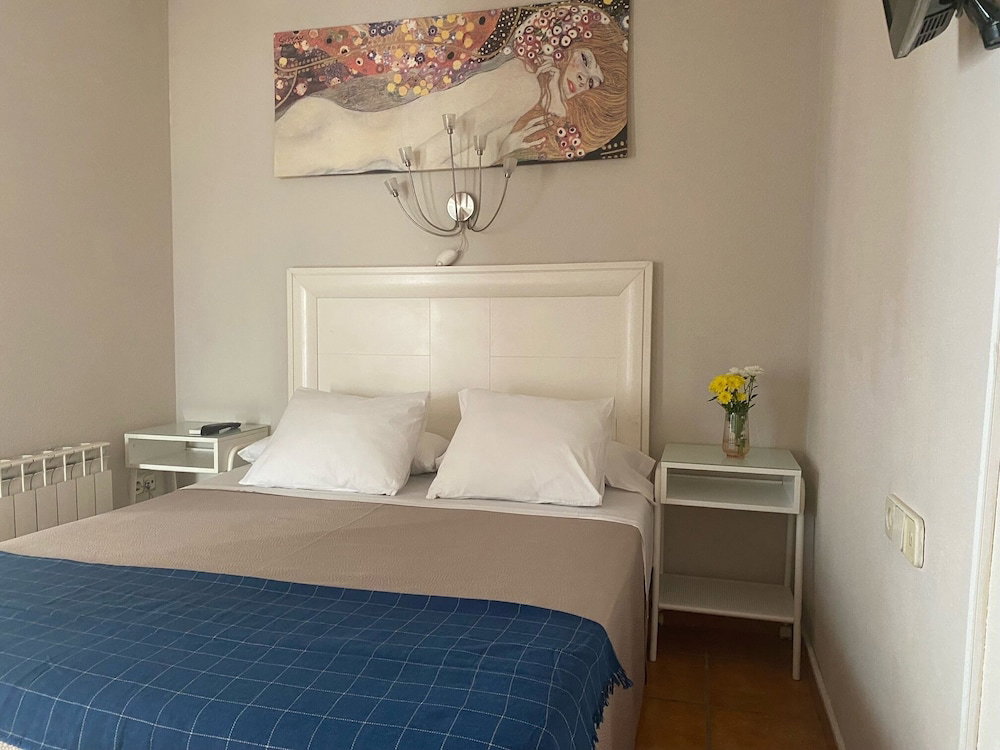 Hotel Moscatel Hostal