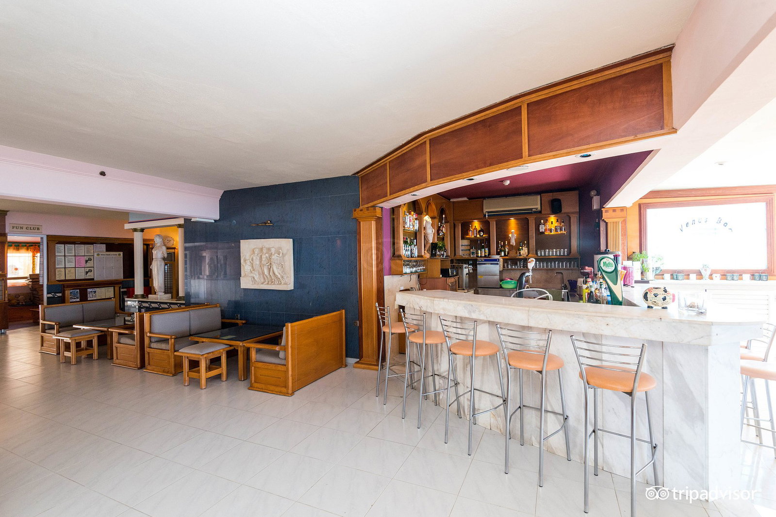 Ilyssion Hotel