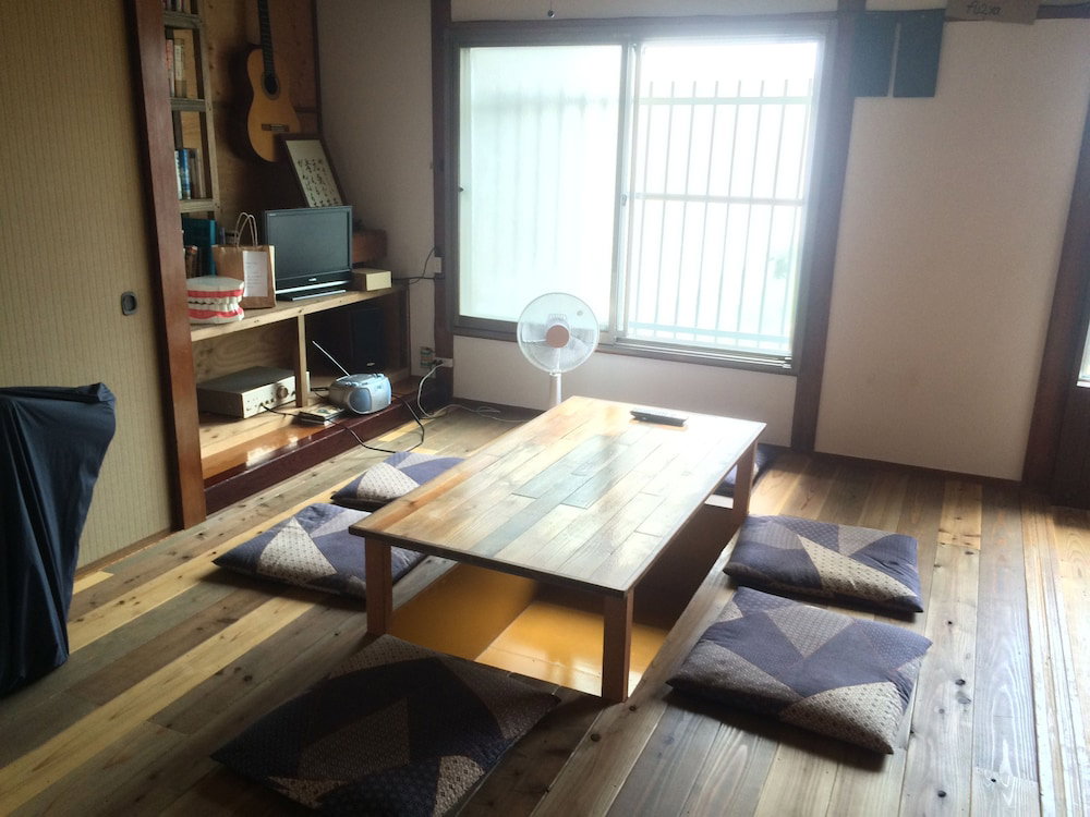 Hotel Fujiya Guest House - Hostel