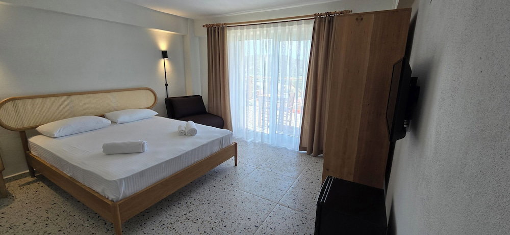 Hotel Fengari Ada Evi