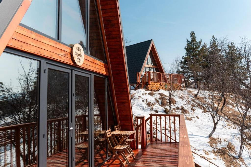 Hotel Catunul Lacului Fermecat - Camere De Inchiriat