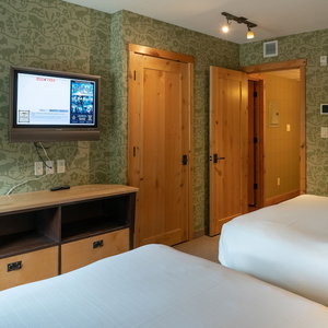 Hotel The Fox Hotel And Suites cazare Banff