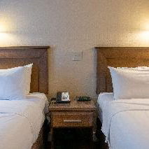 Hotel Irwin's Mountain Inn cazare Banff