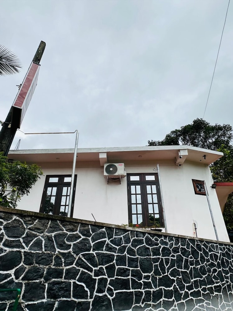 Hotel Tgarden Resort