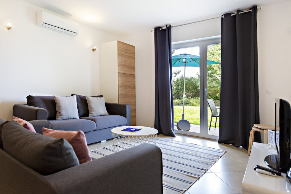 Hotel Cg 11F - Garden - Cabanas Gardens