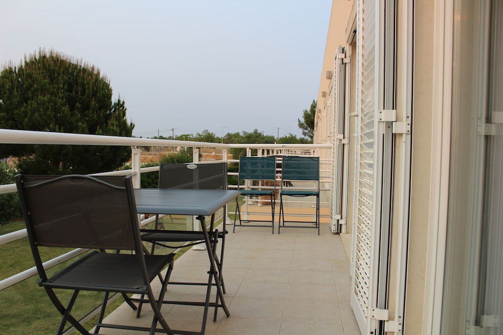 Cg 12F - Garden - Cabanas Gardens