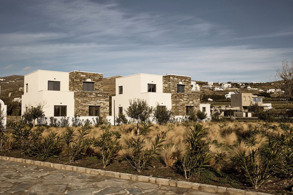 Emerald Tinos
