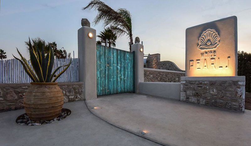 Hotel White Pearls Luxury Suites