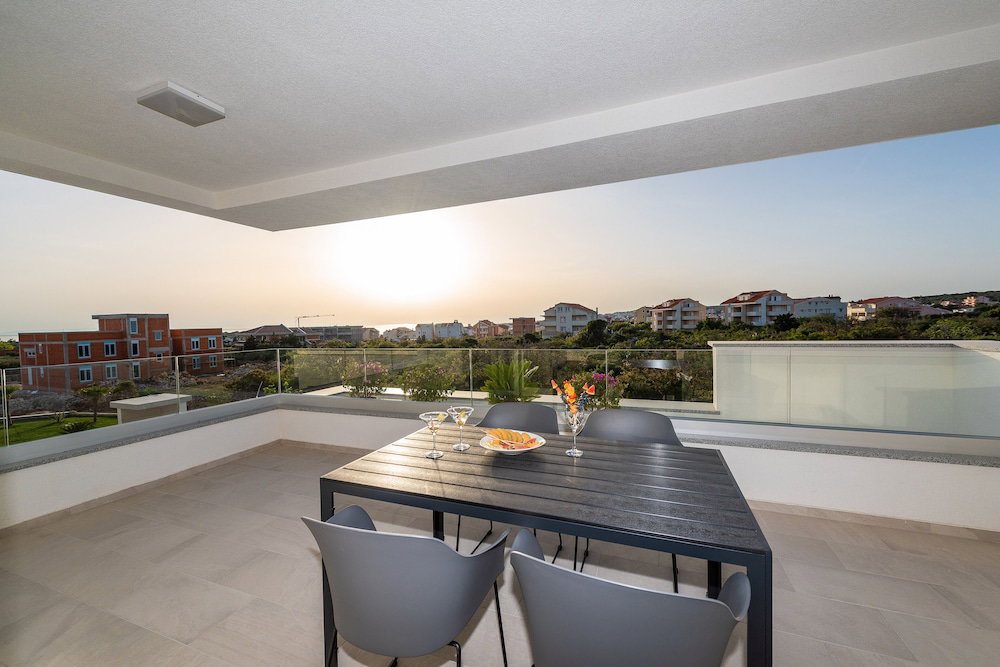 Hotel Apartments & Rooms Pool Villas Maris B