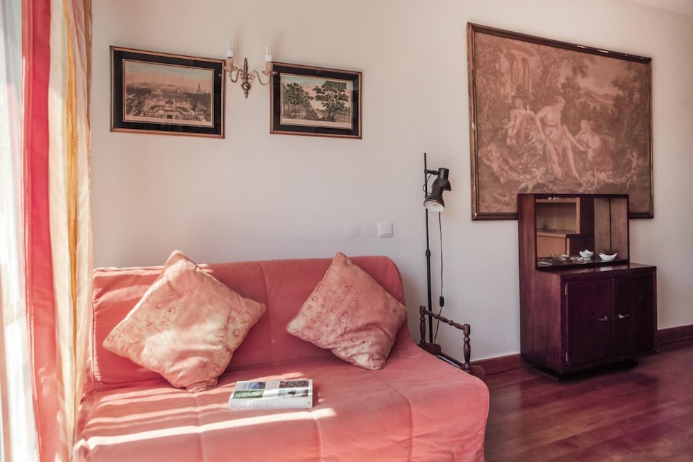 Hotel Rent4Rest Estoril Beachfront Apartments
