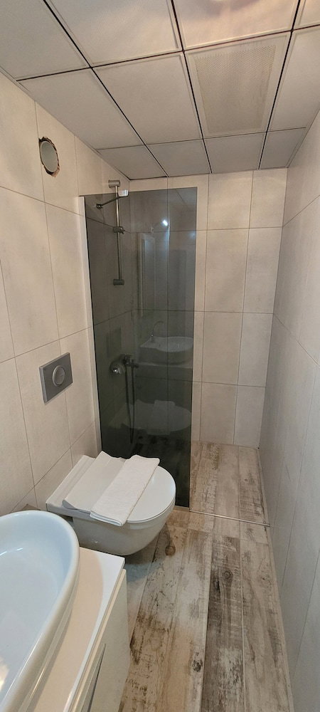 Hotel Tenes Otel