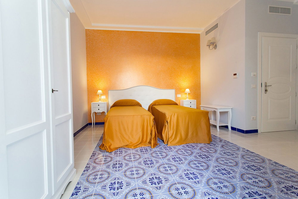 Odysseus Hotel