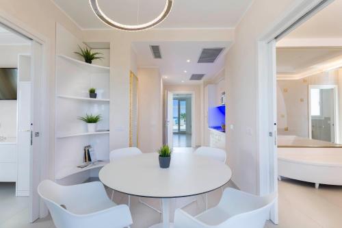 Hotel White Suite & Apartments