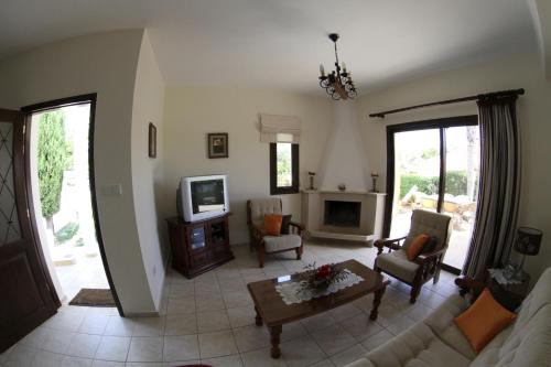 Eve Pissouri Soultanina Villa
