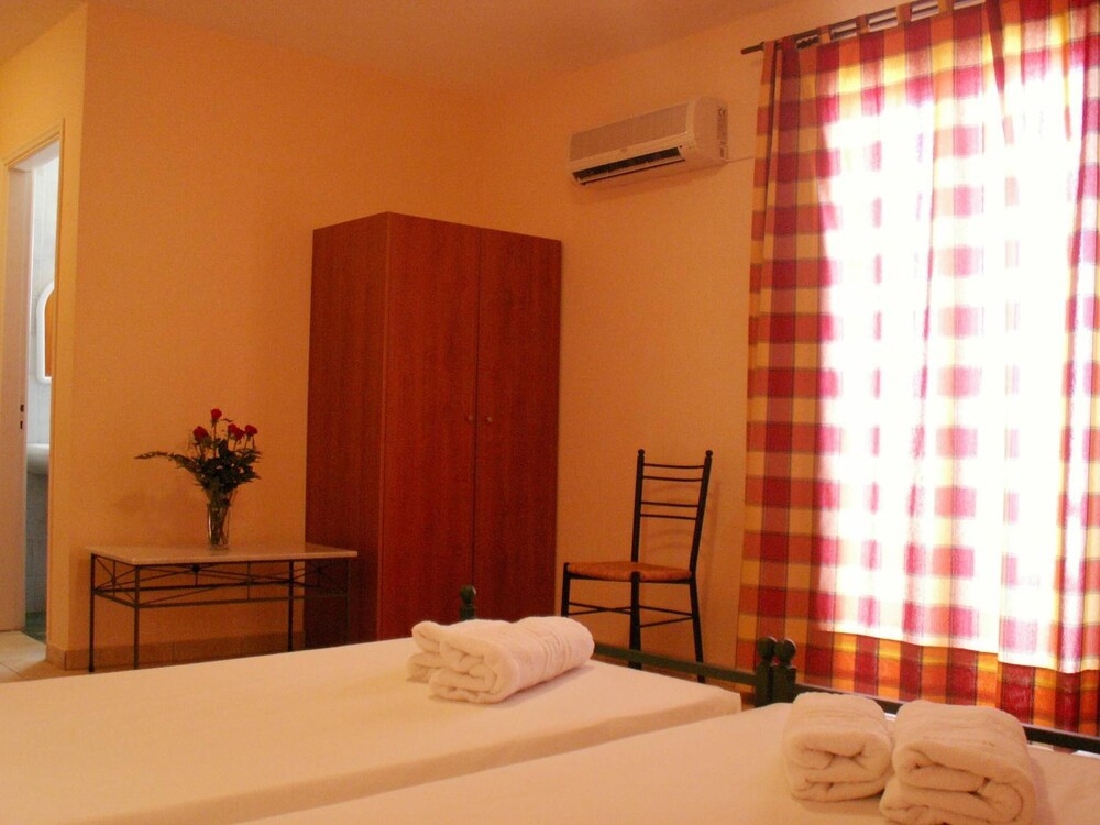 Hotel Elanthi Village Apartments