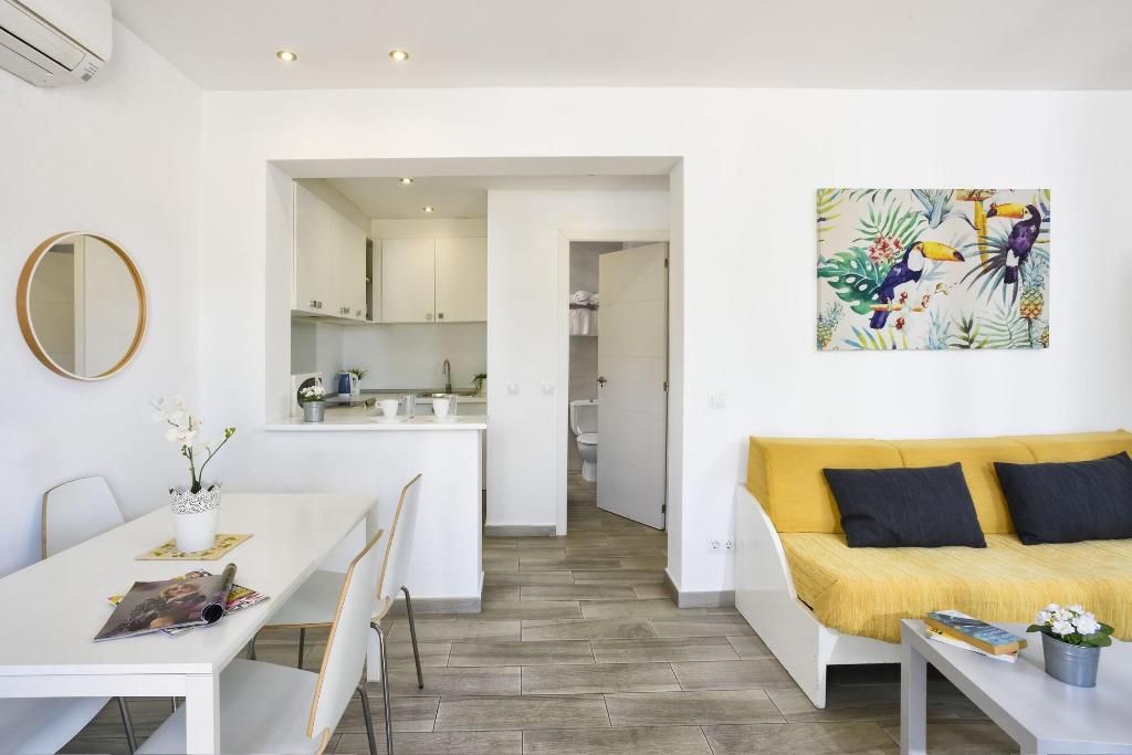 dal travel Naika Studios Apartments