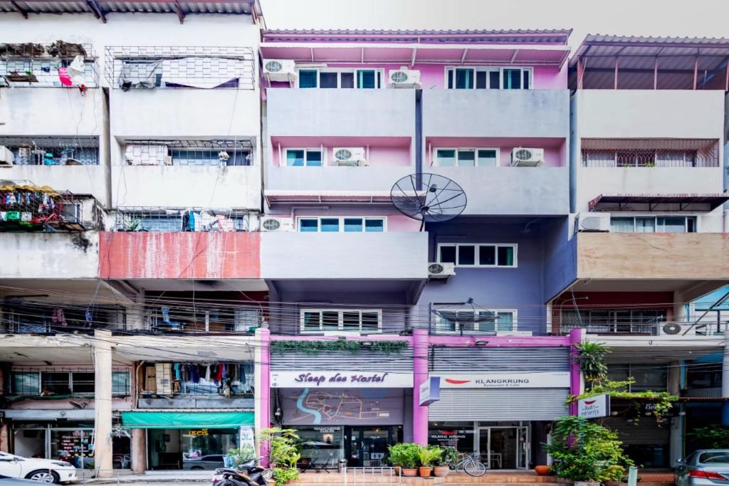 Sleep Dee Hostel