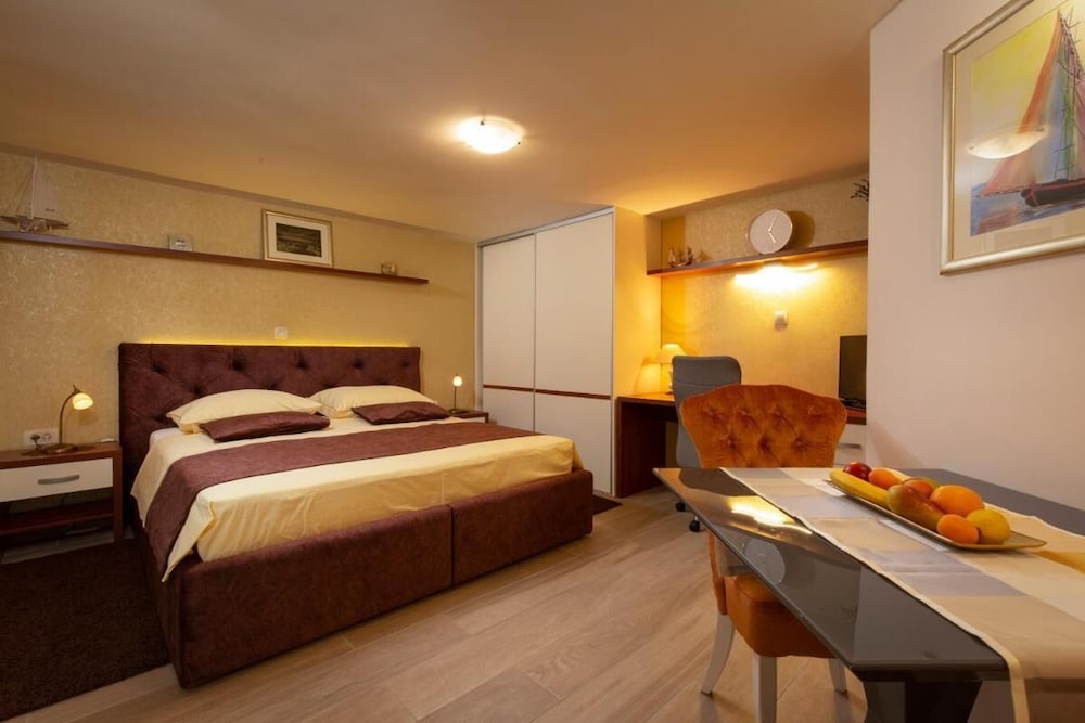 Hotel Studio Apartment Oleander