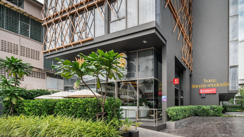 Seekers Finders Rama Iv Hotel, Surestay Collection By Bw