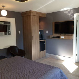 Hotel Olux Hotel Motel And Suites cazare Laval